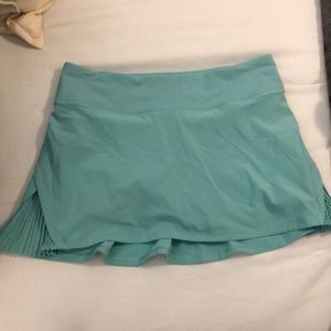 Lululemon play off the pleats skirt